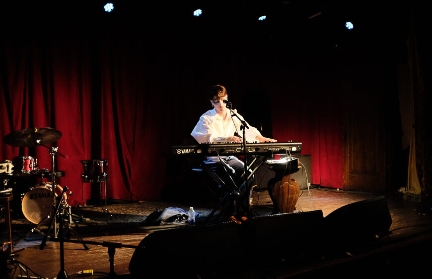 Isaac Swann, des étincelles dans la mélancolie @ La Sotterenea (Montréal)